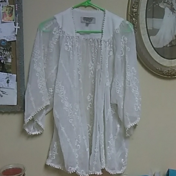 Ecoté Medium Lace Cover-up - Picture 3 of 3